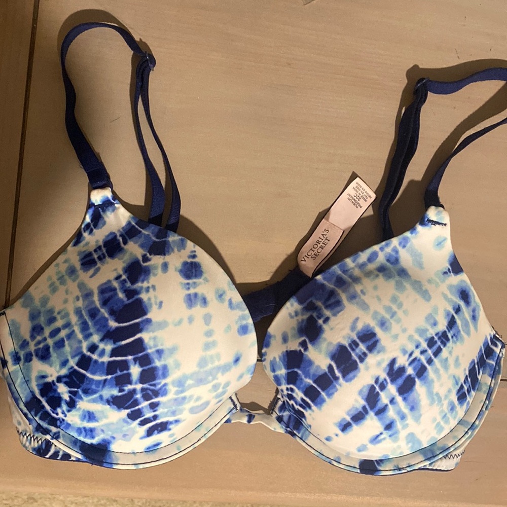Victoria Secret Push Up Bra. Size 32C